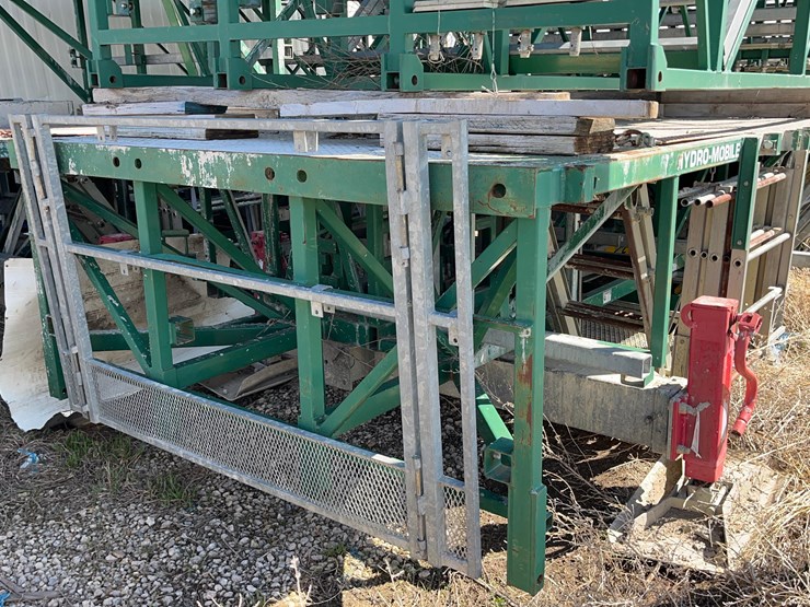 big-green-scaffolding-image-85