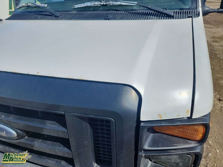 2010-ford-cargo-image-33