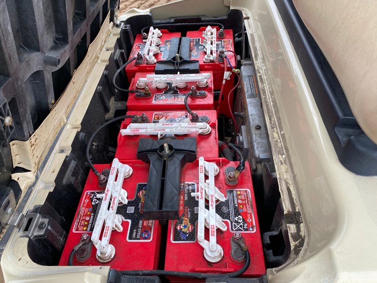 #1583-•-club-car-electric-golf-cart-with-charger-image-26