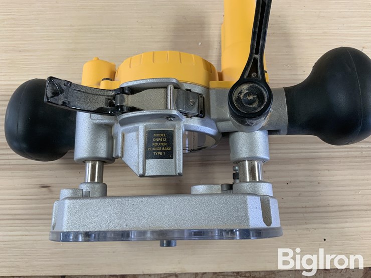 dewalt-dnp612-plunge-base-image-13