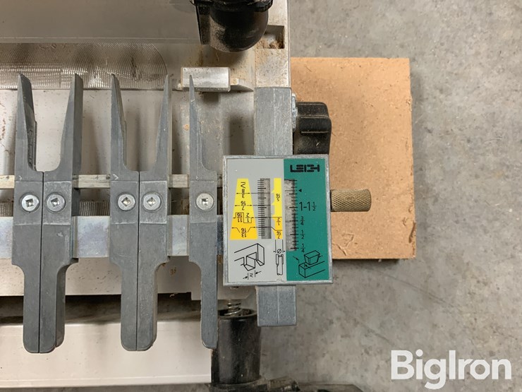 leigh-d4r-24”-dovetail-jig-image-9