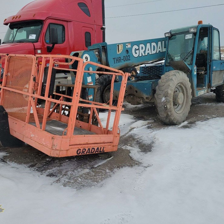 Non-Operable 2004 . . Telehandlers