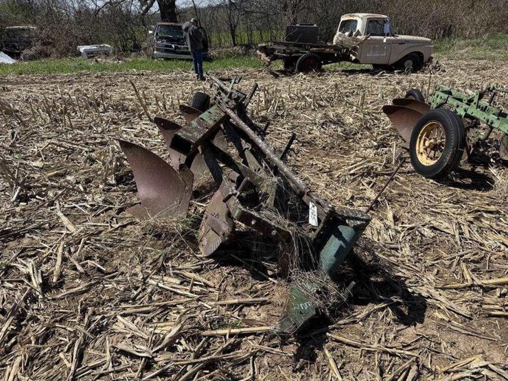 3-bottom-semi-mount-plow-image-2