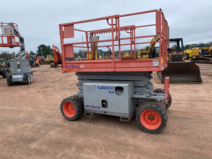 skyjack-sj6832rt-image-5