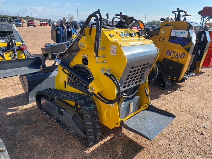 #5563-•-2026-ats-t460-tracked-mini-skid-steer-with-some-damage-image-4