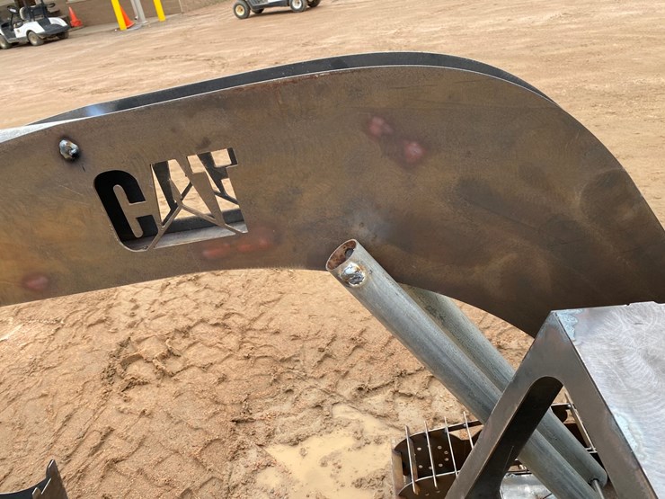 caterpillar-60-image-12