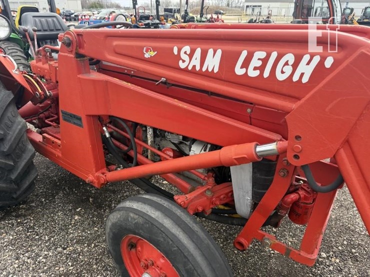 massey-ferguson-135-image-12