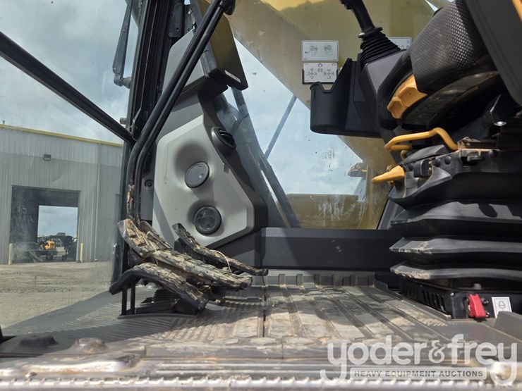2021-caterpillar-336-image-132