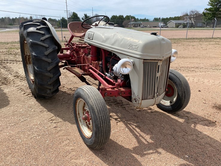 ford-tractor-image-3