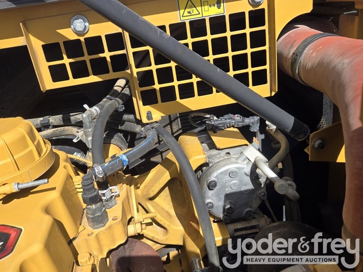 2021-caterpillar-336-image-77