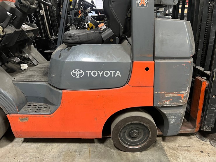 #2003-•-toyota-5800-lb.-forklift-image-3