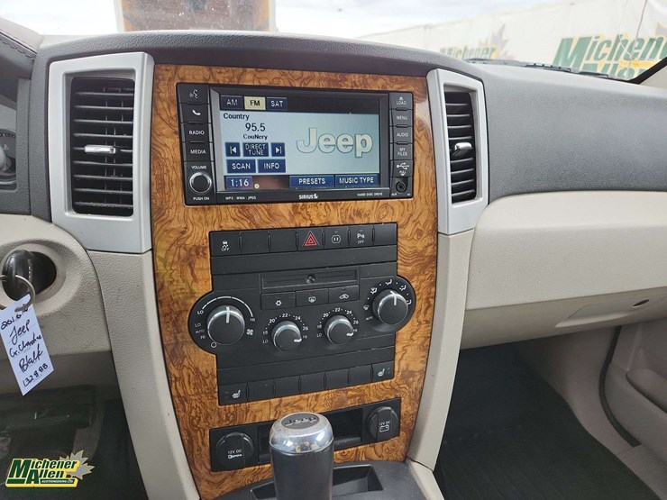 2010-jeep-grand-cherokee-image-23