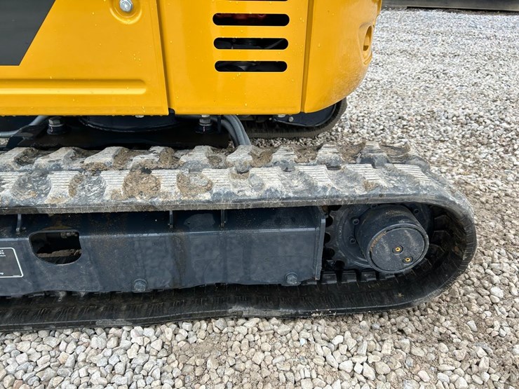 2023-deere-17g-image-17