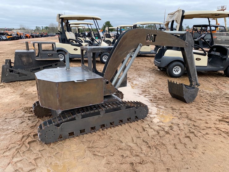 caterpillar-60-image-5