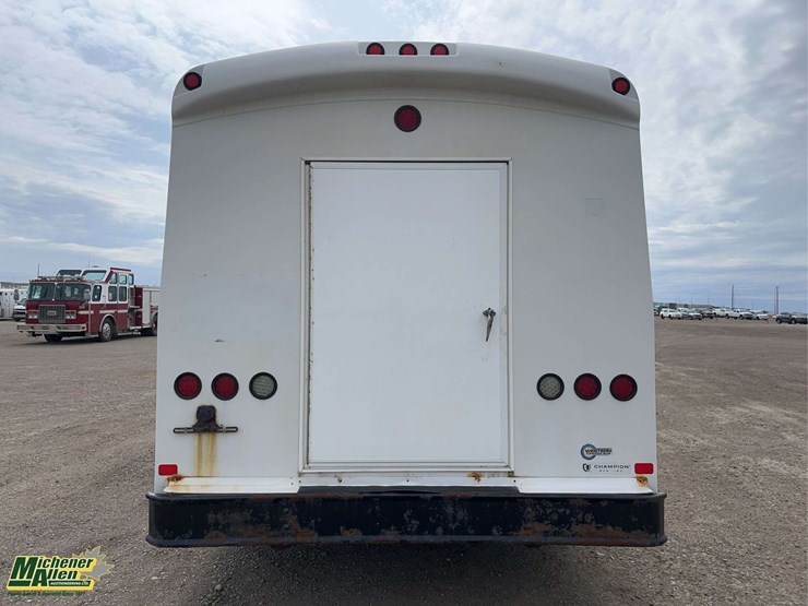 2016-ford-e-series-s/a-21-passenger-bus-image-4