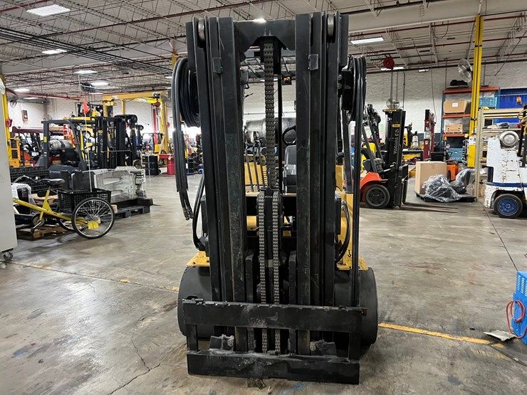 #2008-•-cat-forklift-image-2