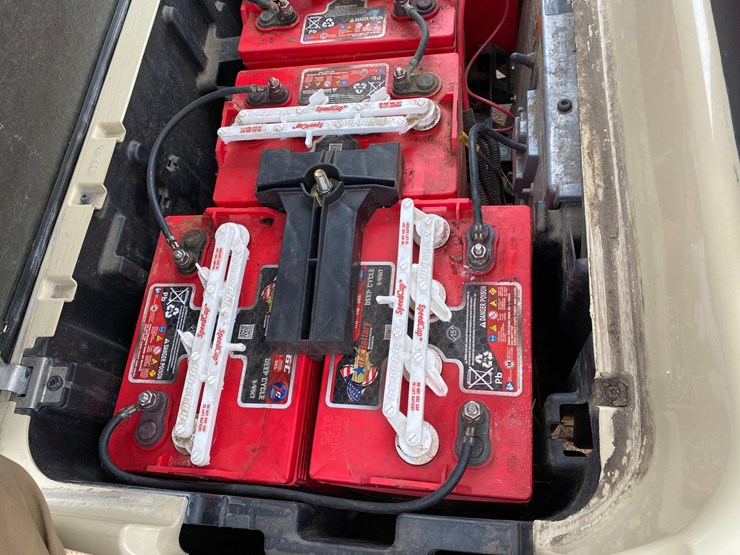 #1580-•-club-car-electric-golf-cart-with-charger-image-25