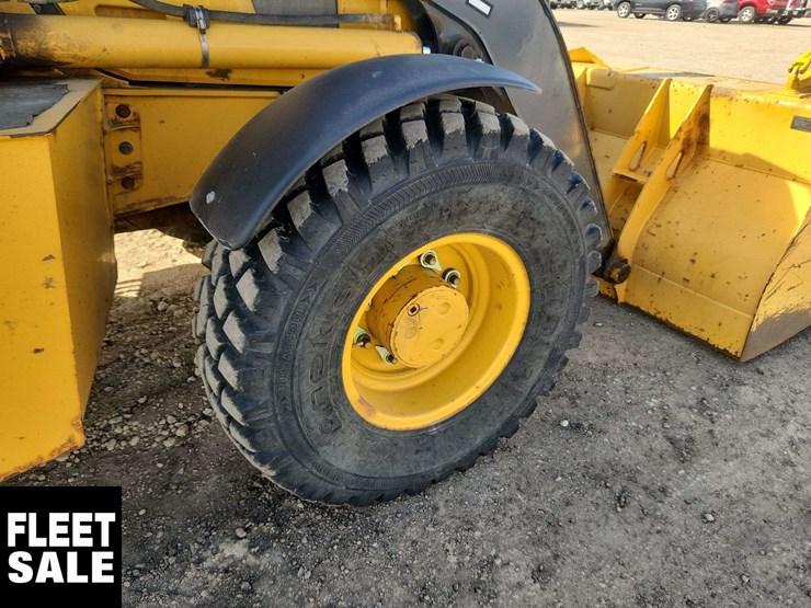 2016-deere-410l-image-33
