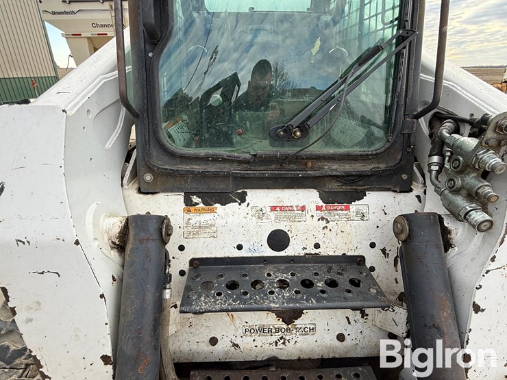 2005-bobcat-t300-image-12