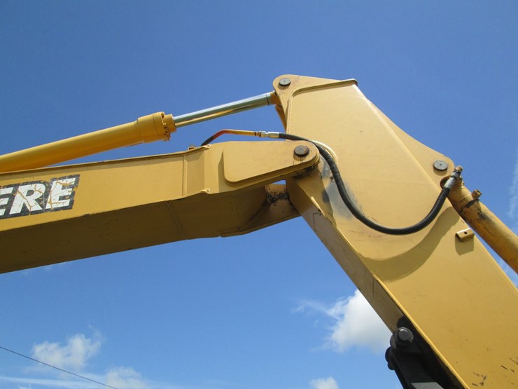 deere-200-lc-image-35