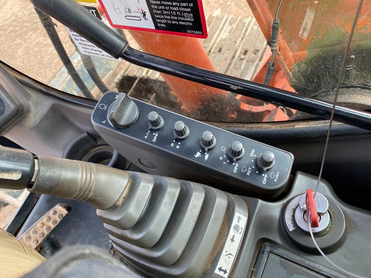 2005-hitachi-zx80-image-56