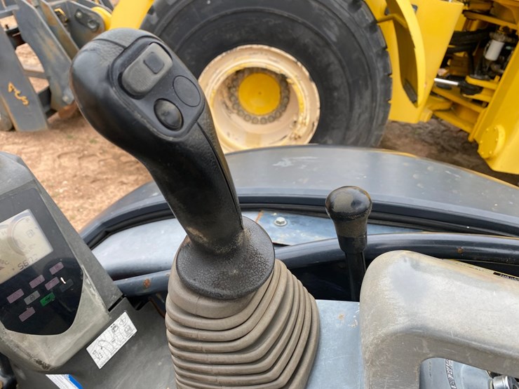 2011-deere-27d-image-28