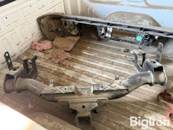gmc-sierra-pickup-bed-image-12