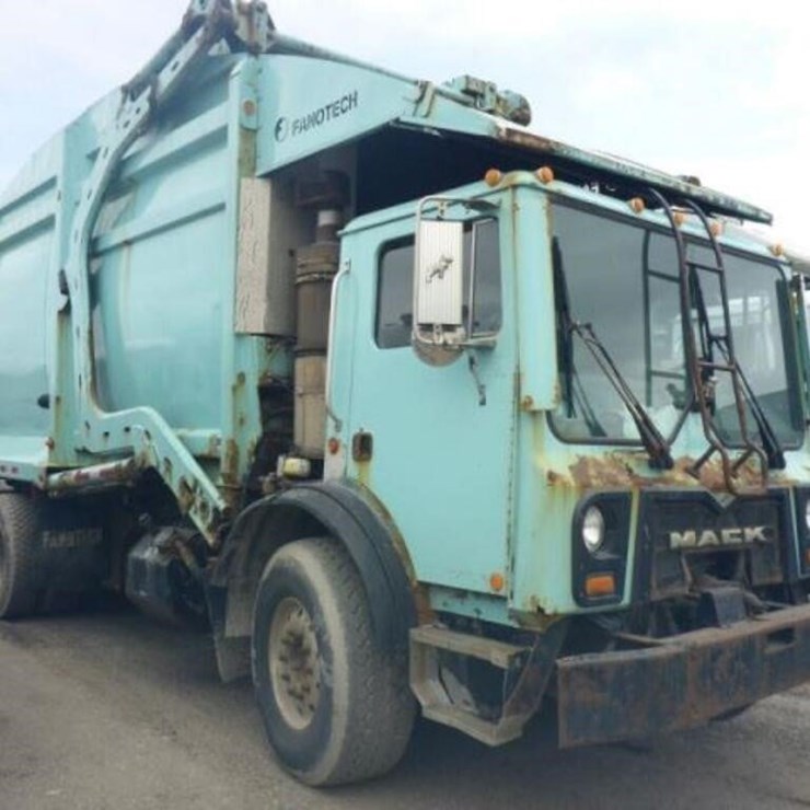 2009 MACK MRU613