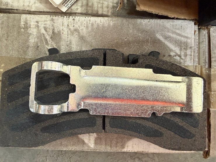 #2018-•-(5)-brake-pad-kits-image-3