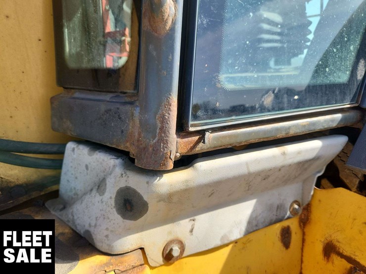 2016-deere-410l-image-48