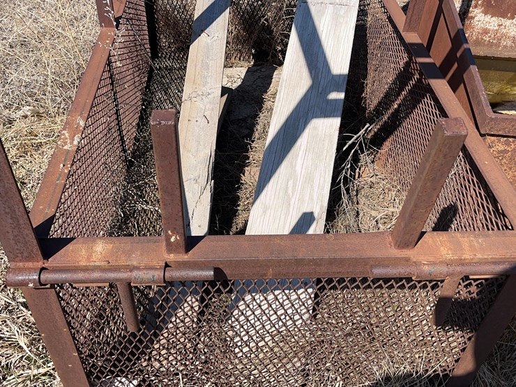 scaffolding-on-carring-cage.-image-3