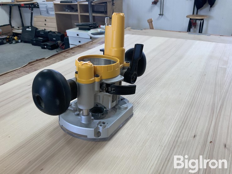 dewalt-dnp612-plunge-base-image-7