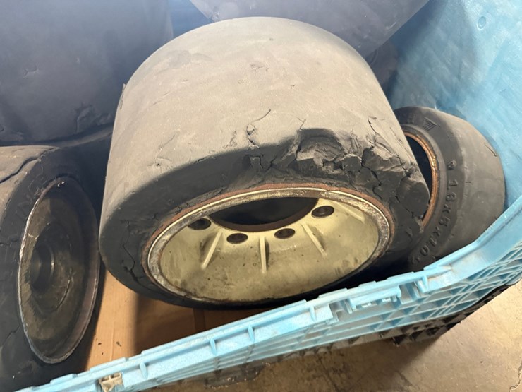 #2049-•-tote-of-forklift-tires-image-6