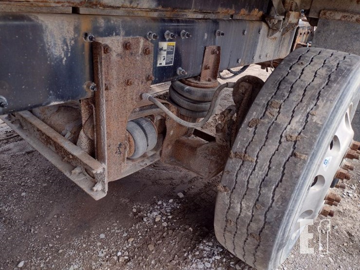 peterbilt-389-image-26