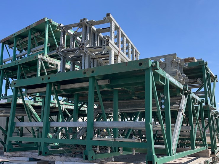 big-green-scaffolding-image-88