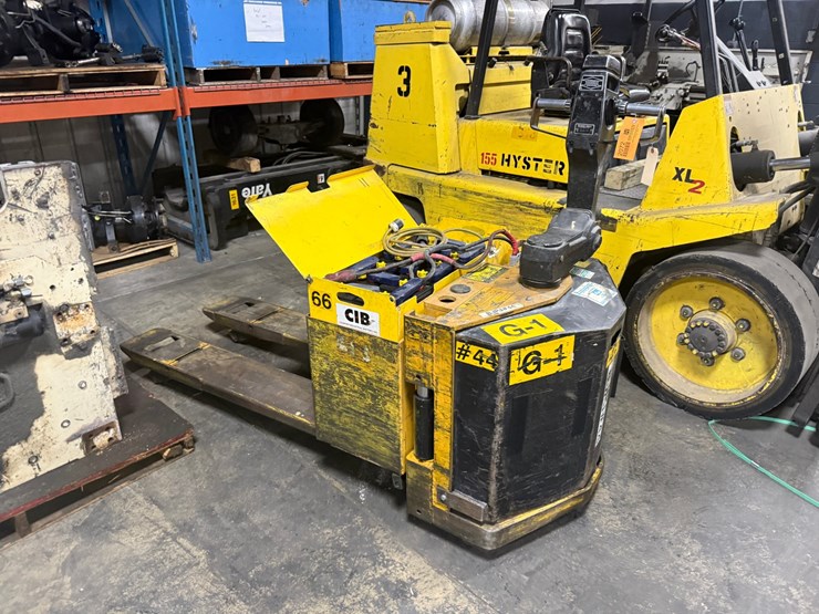 #2072-•-big-joe-electric-lift-truck-image-1