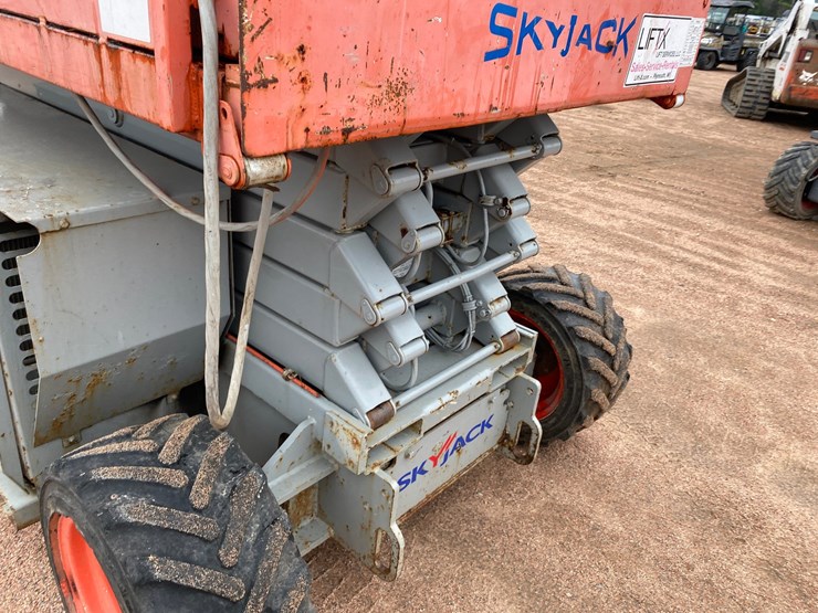 skyjack-sj6832rt-image-27