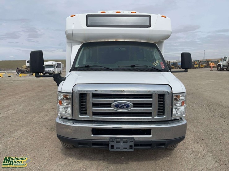 2016-ford-e-series-s/a-21-passenger-bus-image-8