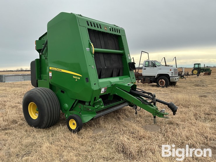 2021-john-deere-560m-image-3