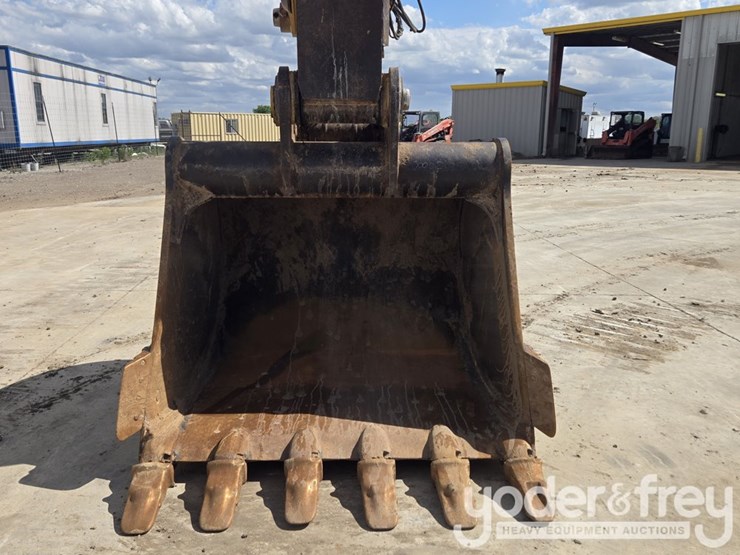 2021-caterpillar-336-image-29