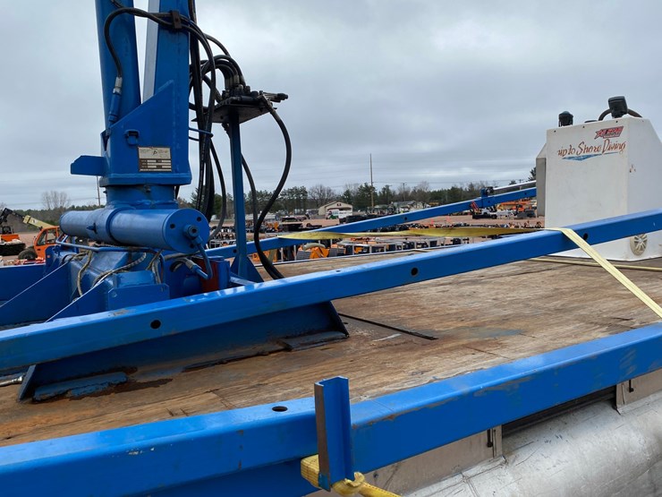 #1575-•-28'6"-pontoon-barge-with-crane-(no-title)-image-25