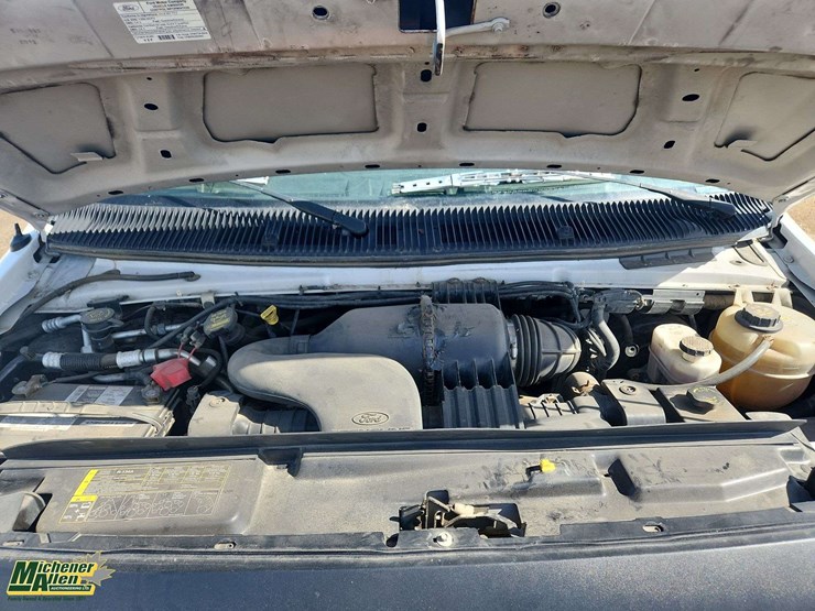 2010-ford-cargo-image-24