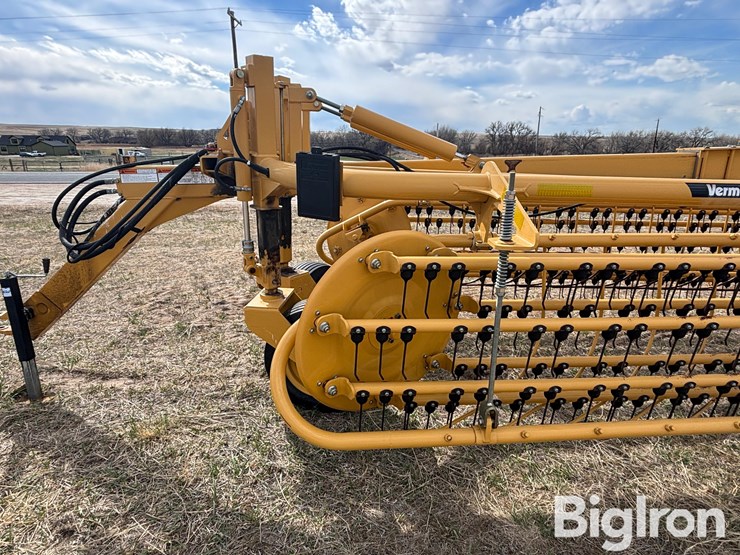 2011-vermeer-r2800-image-12