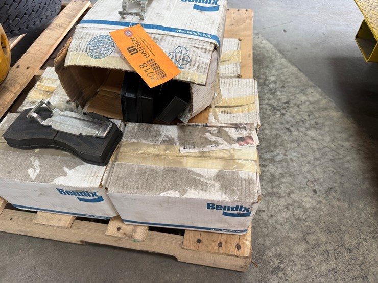 #2018-•-(5)-brake-pad-kits-image-1