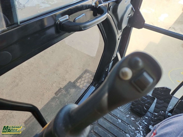 2019-caterpillar-320-image-10