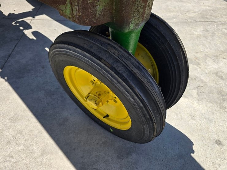 john-deere-model-b-image-10
