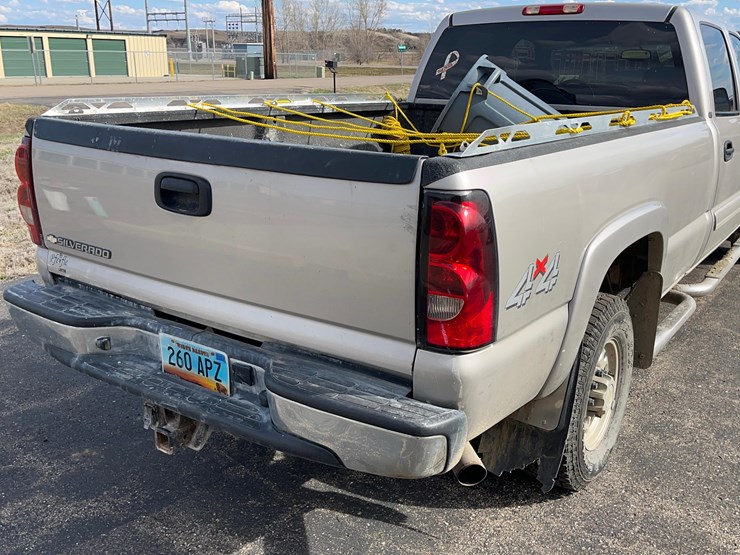 2006-chevrolet-silverado-2500-pickup-image-23