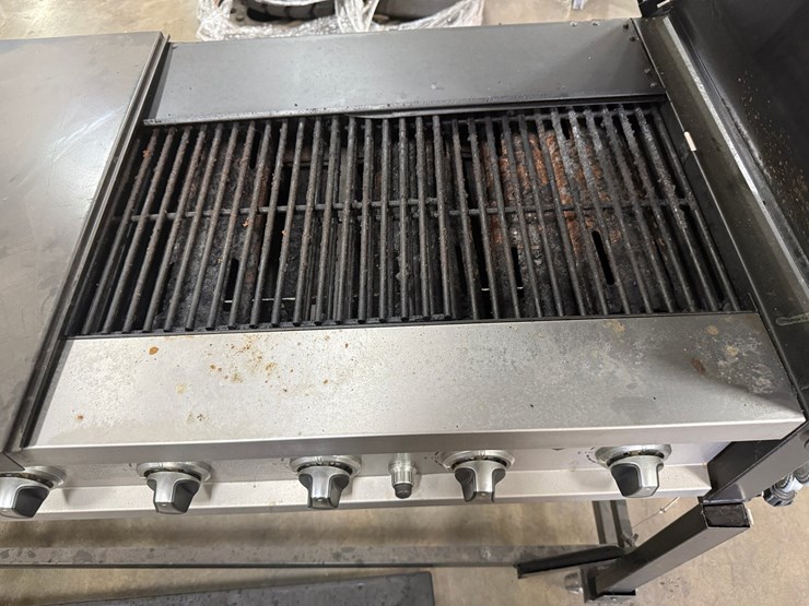 #2026-•-large-gas-grill-on-wheels-image-7