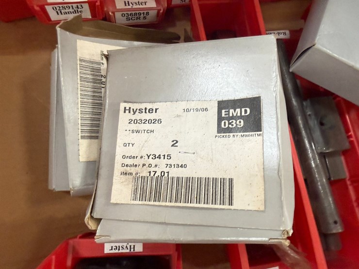#2042-•-pallet-of-misc.-forklift-parts-image-7