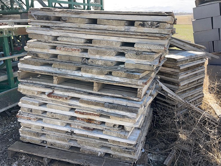 big-green-scaffolding-image-97
